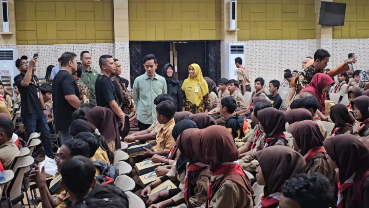 Program Berbagi Sepatu Gratis Akan Dikembangkan ke Sekolah Luar Solo