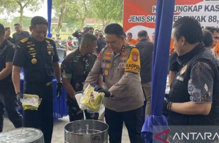 88,6 Kilogram Sabu dan 2.401 Ekstasi Dimusnahkan Polda Riau