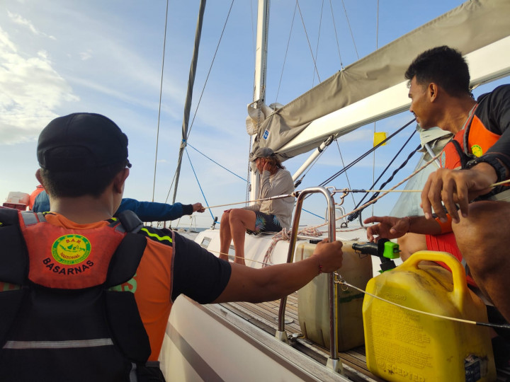Basarnas Evakuasi Yacht Mati Mesin Berbendera Norwegia di Perairan Bali