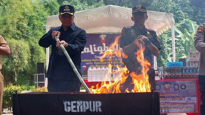 Rokok Ilegal Senilai Rp1,6 Miliar di Cimahi Dimusnahkan