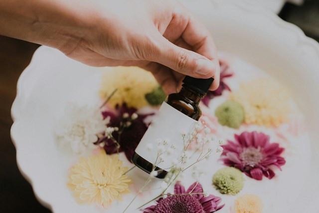 Minyak esensial tidak menyembuhkan depresi, dan orang tidak boleh menggunakannya sebagai pengganti obat yang diresepkan. (Foto: Ilustrasi/Dok. Unsplash.com)