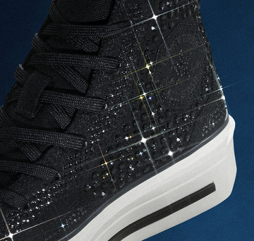 Sporty nan Mewah, Koleksi Terbaru Converse Chuck 70 De Luxe Squared Bertabur Kristal Swarovski