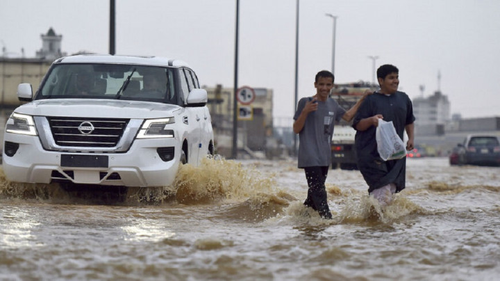 Banjir Melanda Dua Provinsi Arab Saudi, Termasuk di Kota Madinah