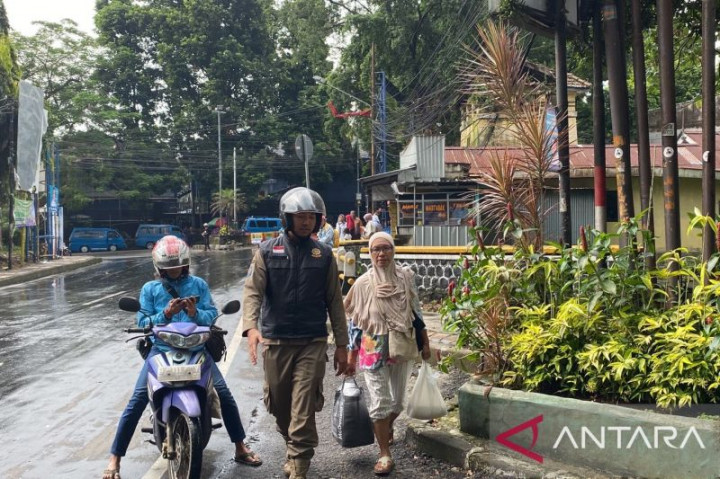 Dinsos Kota Bogor Telusuri Keluarga Ibu yang Jadi Pengemis Viral