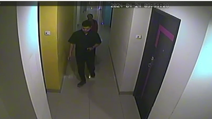 Sosok pembunuh wanita dalam koper yang ditemukan di semak-semak wilayah Cikarang Barat, Bekasi, Jawa Barat, terungkap dari rekaman kamera CCTV di Hotel kawasan Bandung, Jawa Barat. Dok Tangkapan Layar