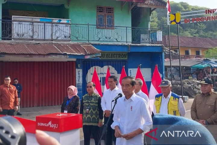Jokowi Resmikan Perbaikan 5 Ruas Jalan di NTB