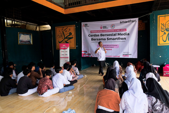 Pemerataan Literasi Digital, Smartfren Beri Laptop untuk Sekolah Marginal