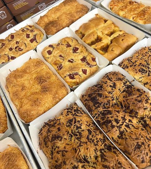 Keseruan Fadil Jaidi dan Pak Muh di Pembukaan Roti Keset Condet Kemang