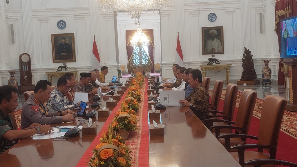 Jokowi Gelar Rapat Penanganan Pengungsi Gunung Ruang