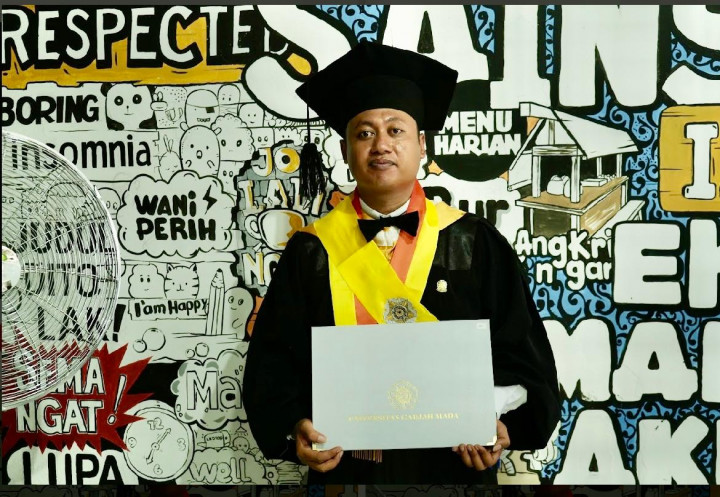 Terharu! Anak Keluarga Korban Tsunami Palu Lulus S2 Cumlaude di UGM