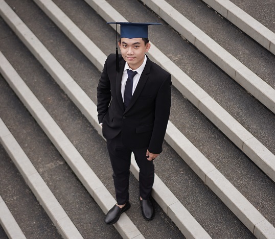 Jevon Menutup Perjalanan di ITB dengan Bangga, Jadi Wisudawan IPK Tertinggi