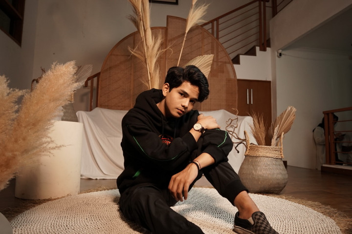 Kalah karena Cinta di Single Ray Surajaya