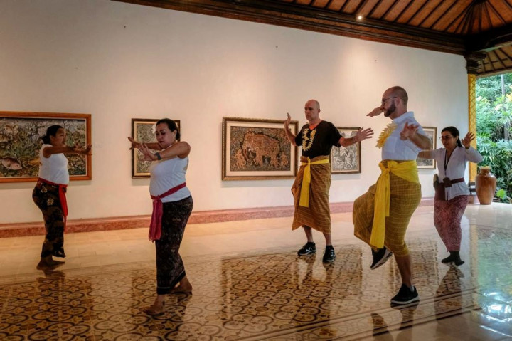 Delegasi The 2nd UN Tourism Regional Conference on the Empowerment of Women in Tourism Belajar Budaya Bali