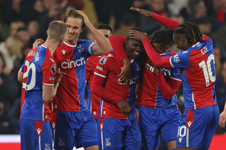 Crystal Palace Bantai MU 4-0