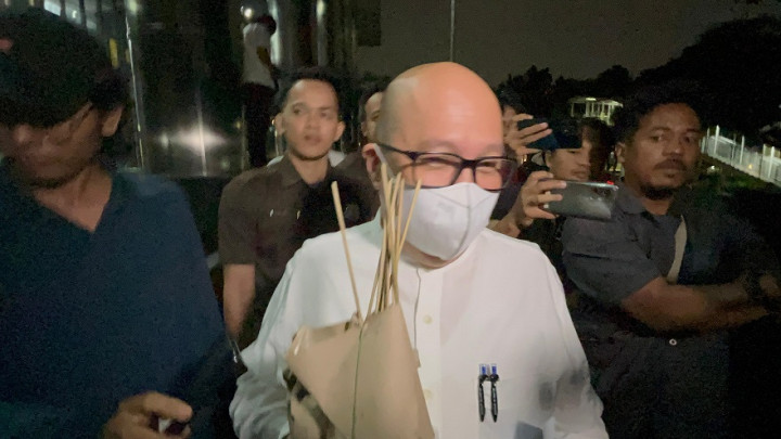 Diperiksa 9 Jam, Dirut Taspen Antonius Kosasih Irit Bicara