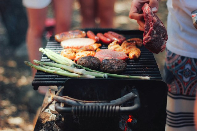 Simak beberapa jenis arang untuk acara BBQ. (Foto: Ilustrasi/Dok. Unsplash.com)
