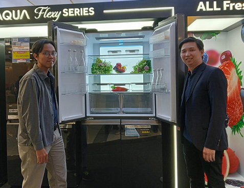 Sapto Adi Putro, Head of Refrigerator Product AQUA Elektronik Indonesia.  dan Jefry Tjandra, Head of Modern Market Channel AQUA Elektronik Indonesia. (Foto: Dok. Yuni)