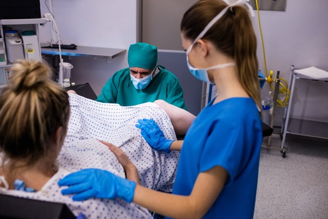 7 Makanan yang Bisa Merangsang Proses Persalinan