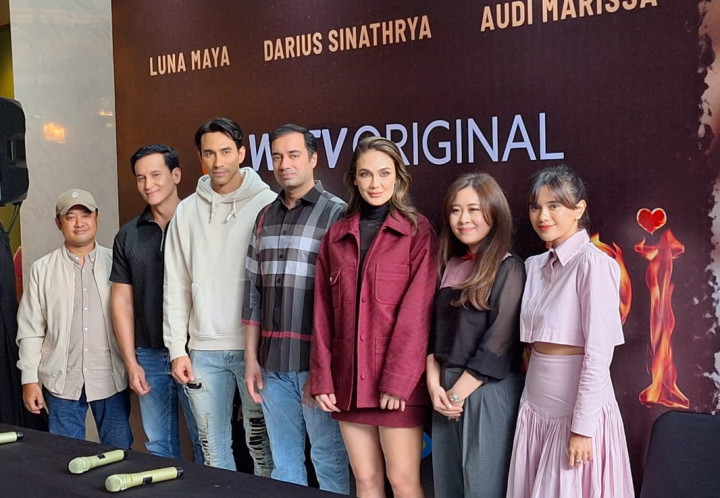 Jalani Adegan Intim di Serial Main Api, Luna Maya Tak Butuh Izin Maxime Bouttier