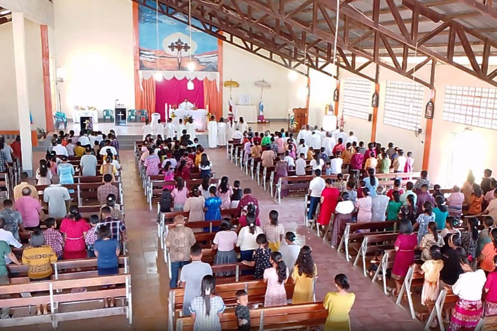 Ratusan Umat Katolik di Larantuka Gelar Misa Hari Kenaikan Isa Almasih