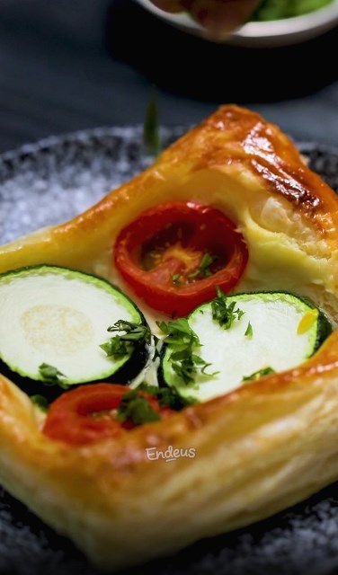 Kreasi sehat dari adonan puff pastry untuk camilan keluarga. (Foto: Dok. Endeus TV)