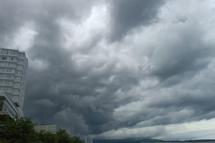 BMKG Minta Warga Sulut Waspada Hujan Lebat Disertai Angin Kencang