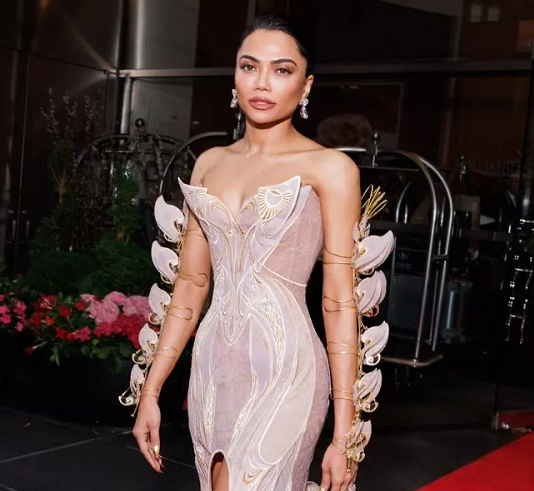 Pakai Gaun Kupu-Kupu, Mona Patel Sukses Curi Perhatian di Met Gala 2024