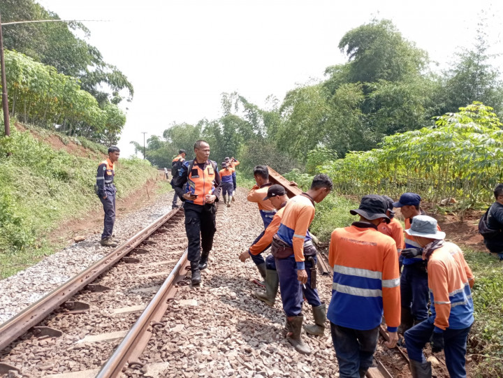 Komplotan Pencuri Besi Rel Kereta Diringkus