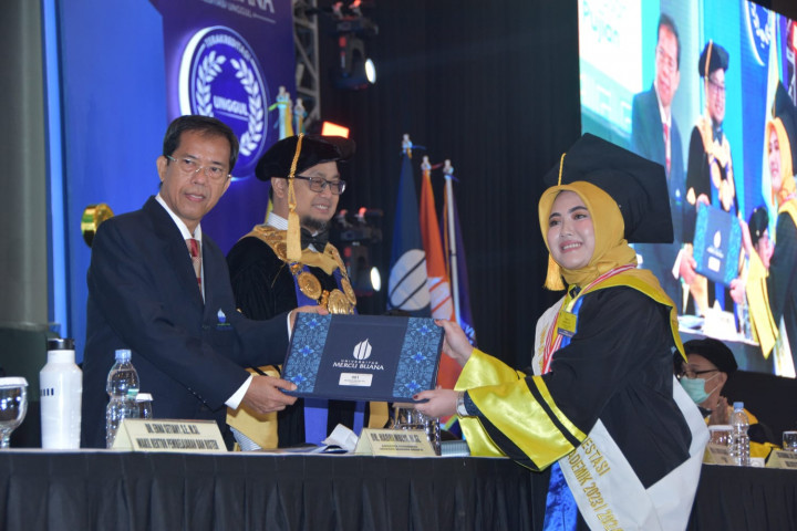 Wisuda UMB, Rektor: Pentingnya Integritas, Etika, dan Empati Dalam Kepemimpinan
