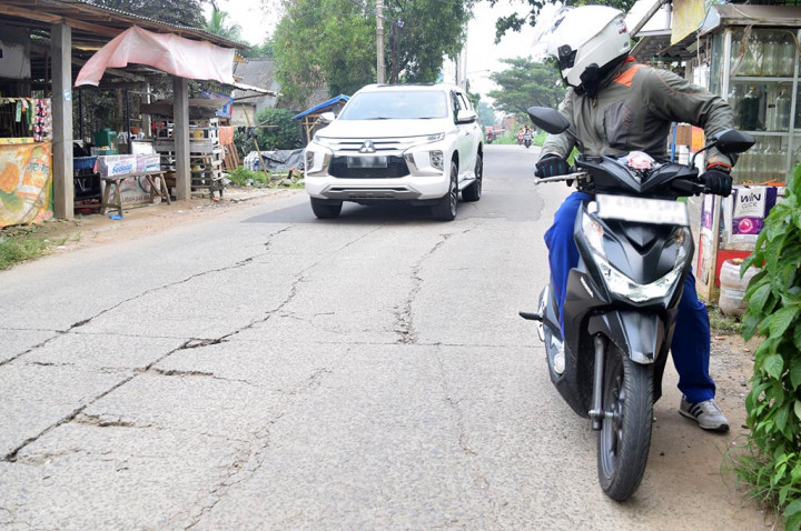 Menengok Ke Belakang Saat Berkendara Motor, Sederhana Tapi Penting