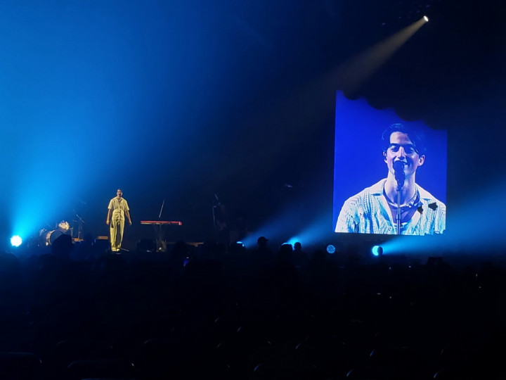 Kejutan! Buka Konser Niall Horan di Jakarta, Elijah Woods Nyanyi Lagu Taylor Swift