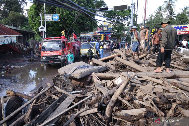 29 Korban Banjir di Tanah Datar Masih Hilang