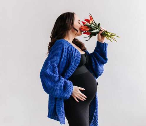 5 Inspirasi Outfit Bumil yang Nyaman dan Trendi