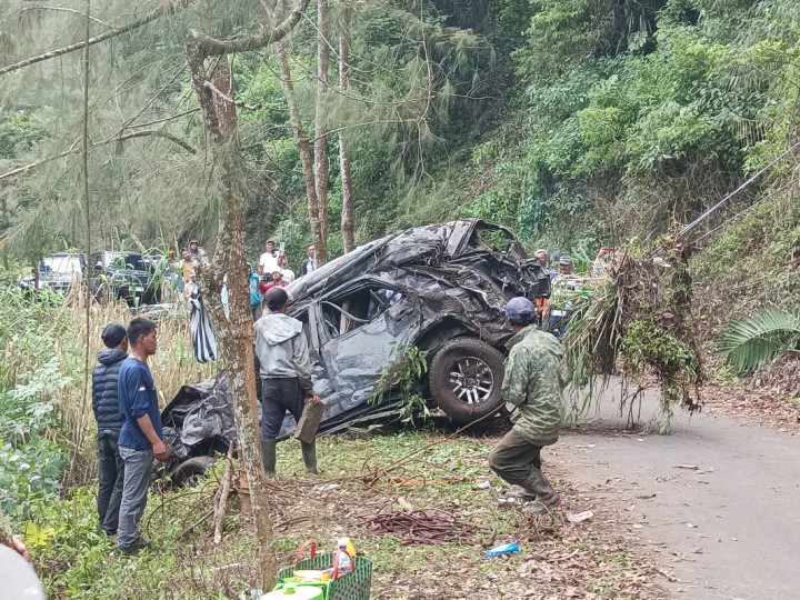 Evakuasi Mobil Masuk Jurang di Jalur Wisata Bromo Butuh Waktu 2 Jam