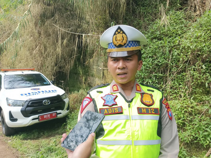 Mobil Masuk Jurang Jalur Wisata Bromo Gegara Melaju dengan Kecepatan Tinggi