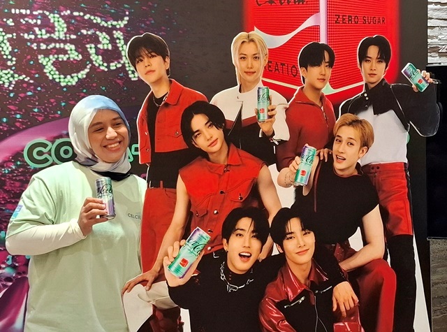 Kolaborasi bersama idol K-pop juga menambahkan kesan menarik dari peluncuran edisi terbatas dari minuman ini. (Foto: Dok. Medcom.id/Aulia Putriningtias)
