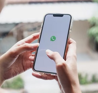 Layanan melalui chat ini pun didasari oleh familiernya warga Indonesia dalam melakukan percakapan melalui aplikasi ini. Ilustrasi Freepik