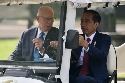 Momen Jokowi Ajak Gubernur Jenderal Australia Keliling Kebun Raya Bogor