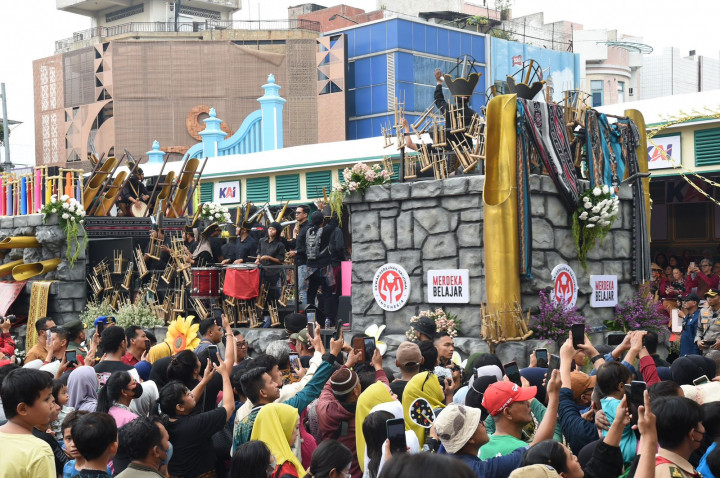 Parade Mobil Hias, Kriya, dan Budaya di Solo  Pecahkan Rekor MURI