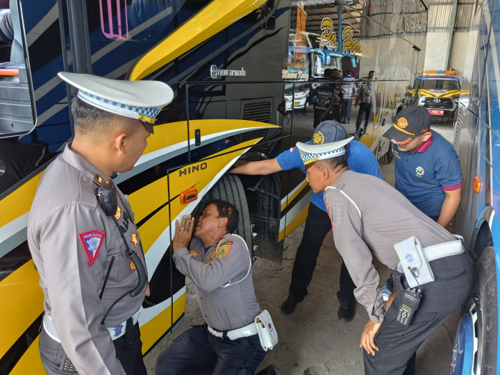 Jelang Liburan Sekolah, Polres Kudus <i>Ramp Check</i> Bus Pariwisata