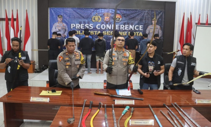 Tawuran Gangster di Serang, Pelaku Bersenjata Panah hingga Senapan