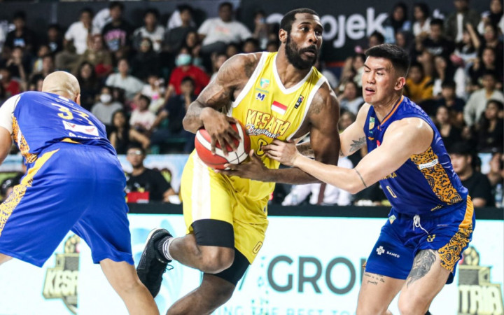 Kesatria Bengawan Solo Tundukkan Satria Muda