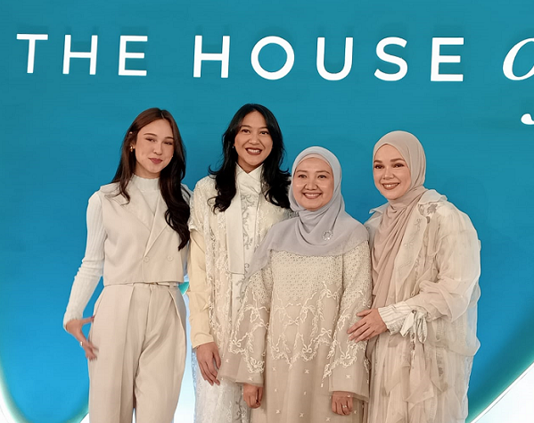 Ki-ka: Yasmin Napper, Putri Tanjung, Novia Sukmawaty, Dewi Sandra dalam peluncuran 'The House of W'. (Foto: Dok. Yuni)