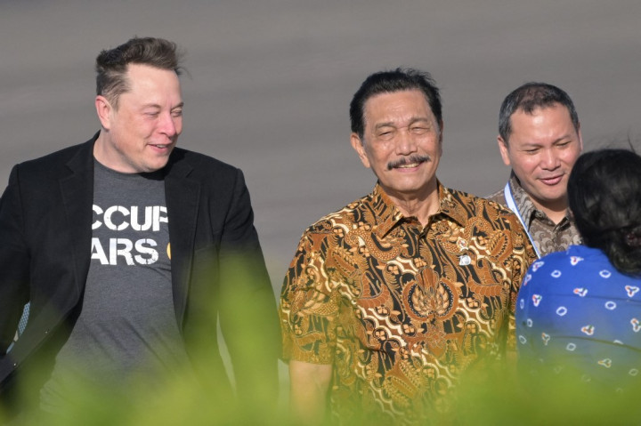 Elon Musk Tiba di Bandara I Gusti Ngurah Rai untuk Resmikan Starlink
