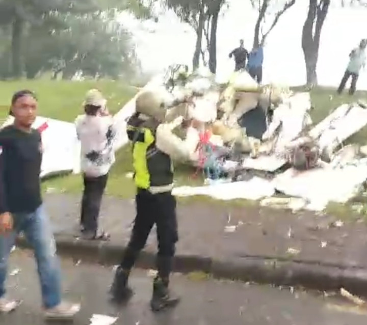 Pesawat Latih Jatuh di Tangerang Selatan