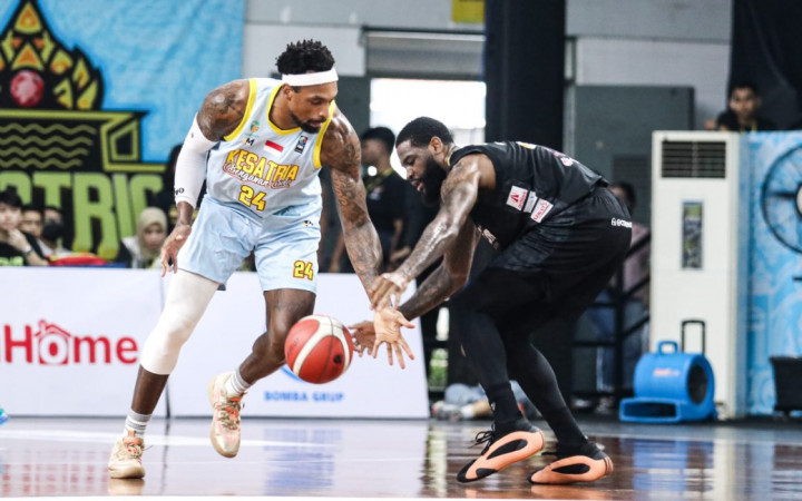 Kesatria Bengawan Solo Bungkam Pacific Caesar Surabaya untuk Menang 14 Kali Beruntun