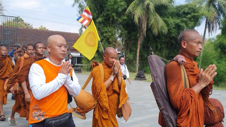 Tiba di Candi Borobudur, 40 Biksu Thudong Siap Menyambut Waisak