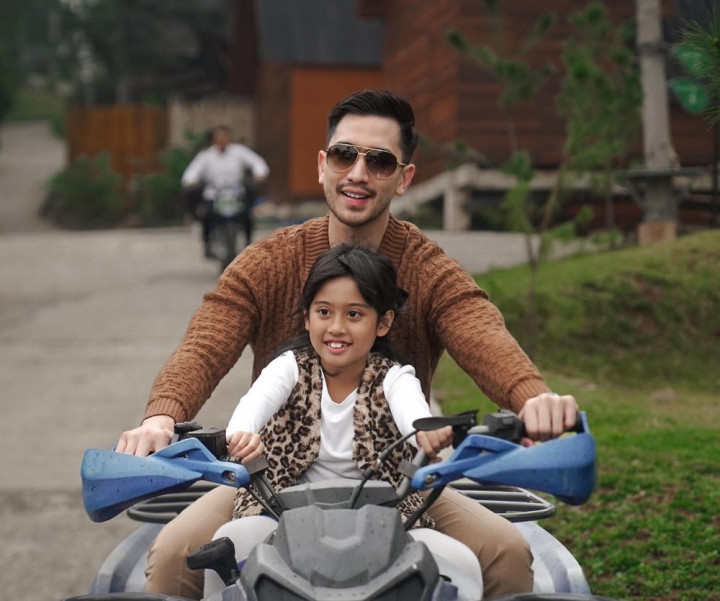 Hadiah Mewah Verrell Bramasta untuk Ibu dan Adik Tiri