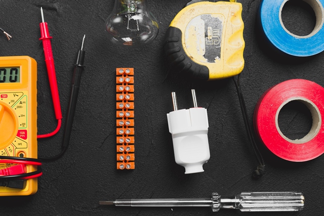 Alat instalasi listrik yang diperlukan di rumah. Foto: Freepik
