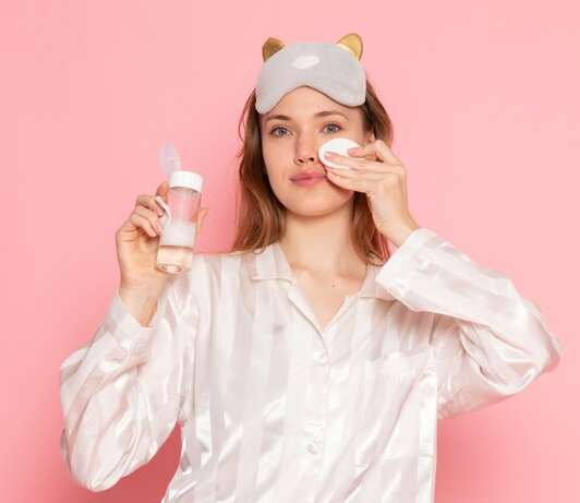 Tips Membersihkan Make Up Sebelum Tidur agar Wajah Segar di Pagi Hari